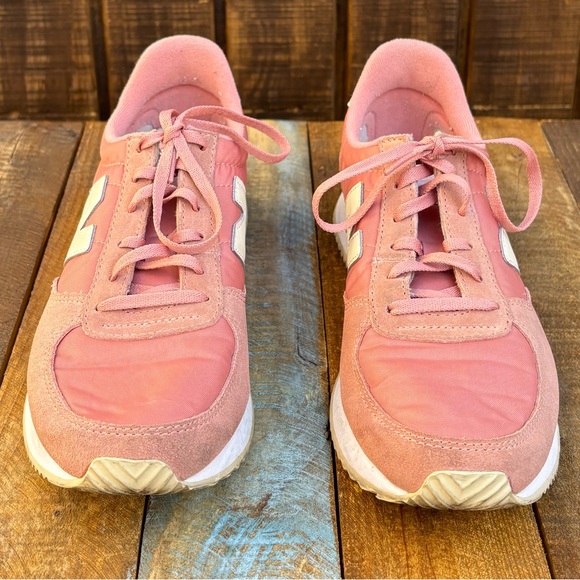 New Balance 220 Pink Shoes - Picture 7 of 16